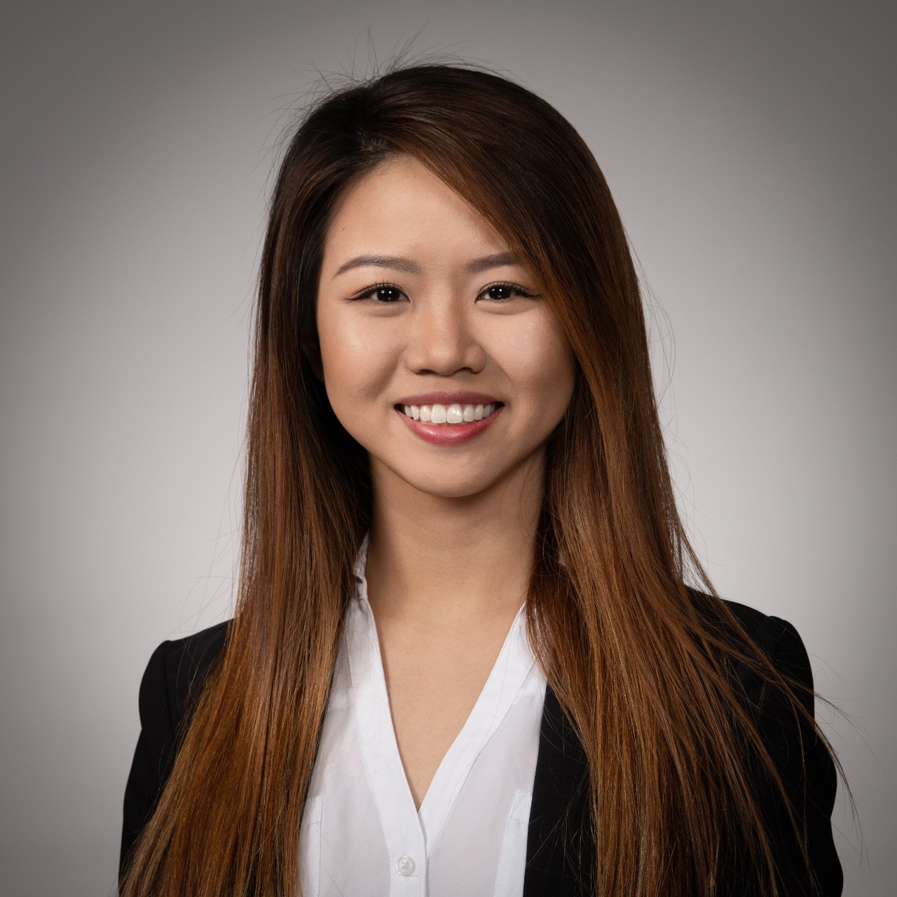 Linh Do headshot