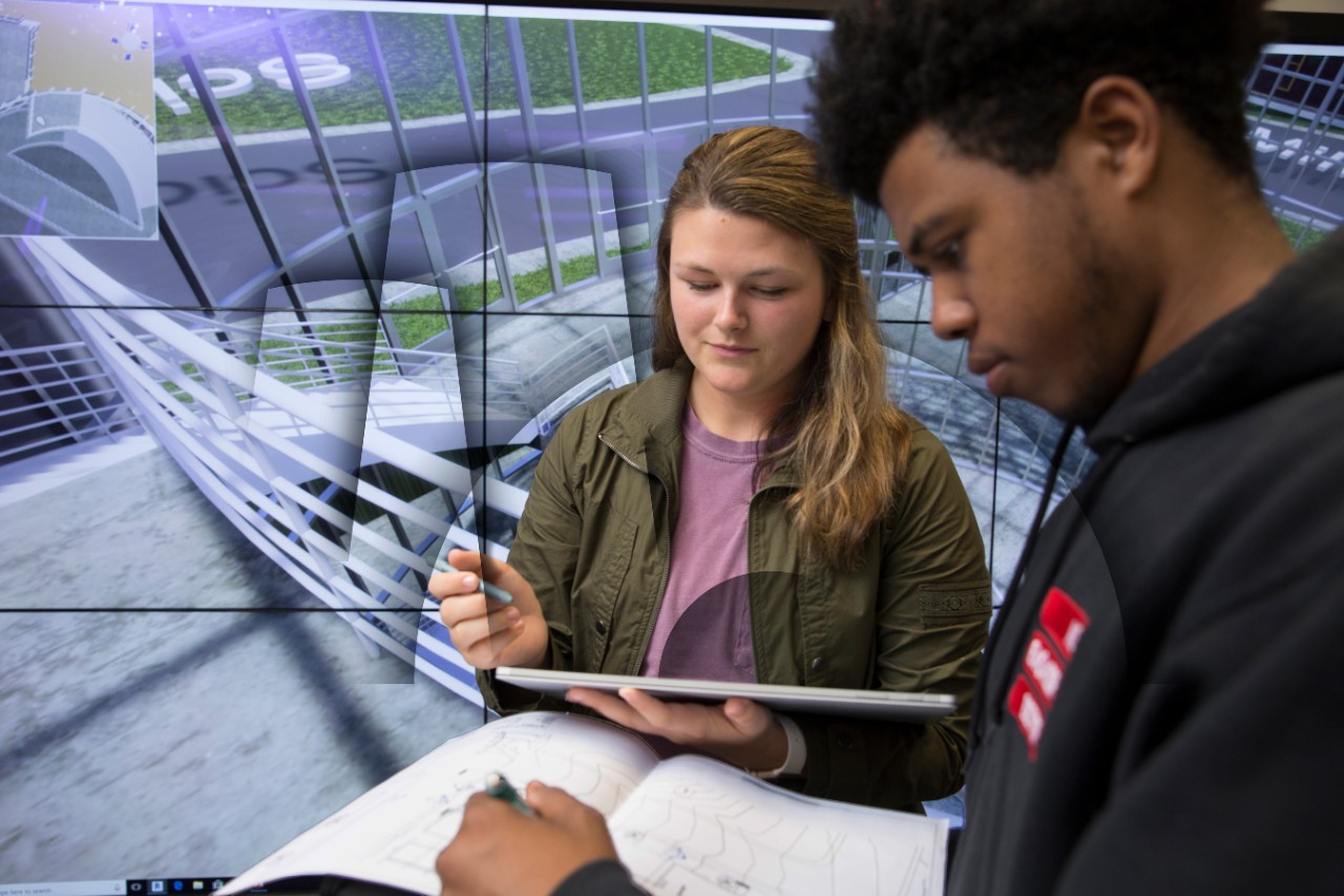 Image of architectural engineering students using iPads.