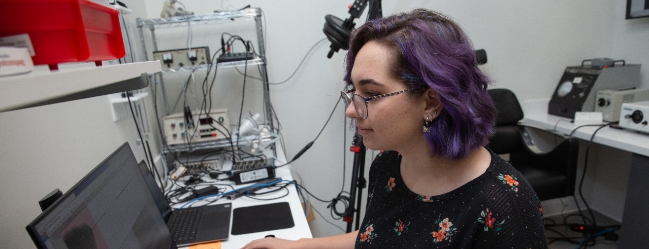 UPRISE Speech and Hearing Sciences student Mary Wilkins works in Dr. Victoria McKenna’s lab.
