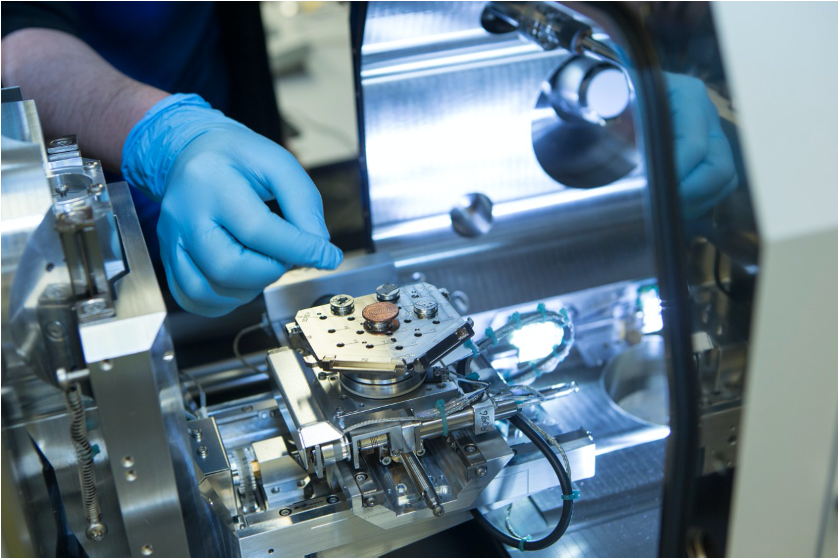 Person manipulating a microscope 